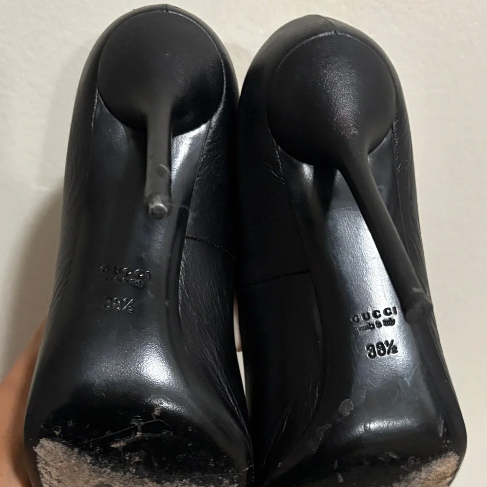 Gucci Classic Black Leather Heels - Picture 5 of 10